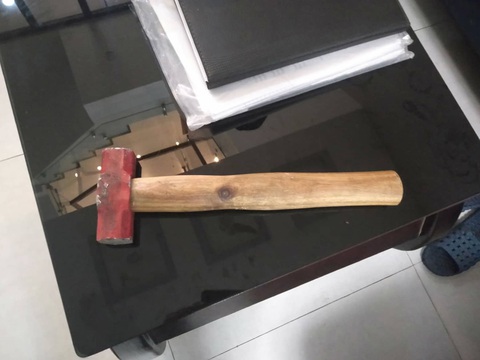 Đang xem đá bóng thì bị cướp tiệm vàng - Ảnh 5. Đang xem đá bóng thì bị cướp tiệm vàng - Ảnh 5.