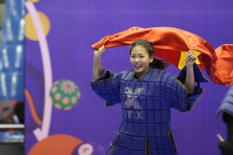 Nữ VĐV võ gậy Việt Nam bị bỏ đói vẫn giành 3 HCV SEA Games 30 - Ảnh 2. Nữ VĐV võ gậy Việt Nam bị bỏ đói vẫn giành 3 HCV SEA Games 30 - Ảnh 2.