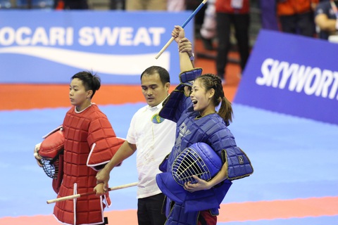 Nữ VĐV võ gậy Việt Nam bị bỏ đói vẫn giành 3 HCV SEA Games 30 - Ảnh 1. Nữ VĐV võ gậy Việt Nam bị bỏ đói vẫn giành 3 HCV SEA Games 30 - Ảnh 1.