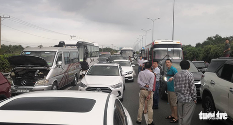 Cao tốc TP.HCM - Long Thành - Dầu Giây kẹt cứng sau tai nạn - Ảnh 6. Cao tốc TP.HCM - Long Thành - Dầu Giây kẹt cứng sau tai nạn - Ảnh 6.