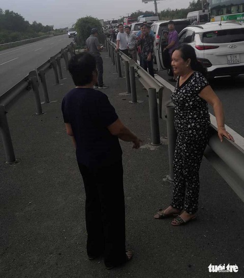 Cao tốc TP.HCM - Long Thành - Dầu Giây kẹt cứng sau tai nạn - Ảnh 5. Cao tốc TP.HCM - Long Thành - Dầu Giây kẹt cứng sau tai nạn - Ảnh 5.