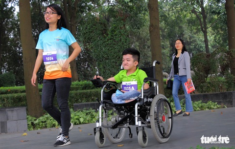 Ghép đôi chạy bộ với người khuyết tật để cùng về đích - Ảnh 8. Ghép đôi chạy bộ với người khuyết tật để cùng về đích - Ảnh 8.