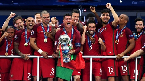 Ronaldo cùng tuyển Bồ Đào Nha rơi vào bảng tử thần ở Euro 2020 - Ảnh 1. Ronaldo cùng tuyển Bồ Đào Nha rơi vào bảng tử thần ở Euro 2020 - Ảnh 1.