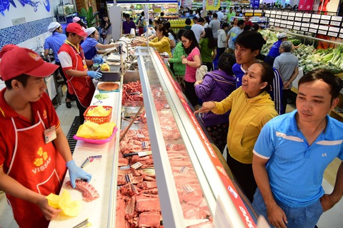 Hàng tết lên kệ, siêu thị vào mùa khuyến mãi sớm - Ảnh 1. Hàng tết lên kệ, siêu thị vào mùa khuyến mãi sớm - Ảnh 1.