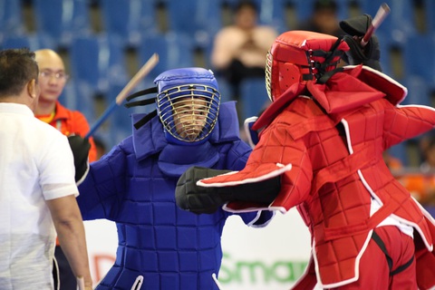 Không thắng trận nào, VĐV võ gậy vẫn giành huy chương SEA Games - Ảnh 2. Không thắng trận nào, VĐV võ gậy vẫn giành huy chương SEA Games - Ảnh 2.