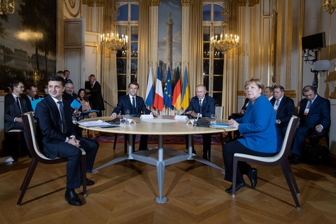 Lần đầu tiên ông Putin gặp tân tổng thống Ukraine - Ảnh 1. Lần đầu tiên ông Putin gặp tân tổng thống Ukraine - Ảnh 1.