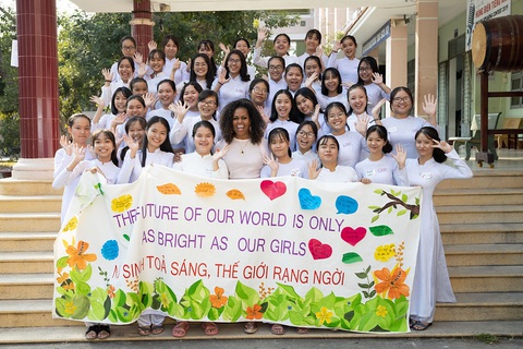 Bà Obama, Ngô Thanh Vân, Julia Roberts... cười hết cỡ ở Long An - Ảnh 17. Bà Obama, Ngô Thanh Vân, Julia Roberts... cười hết cỡ ở Long An - Ảnh 17.