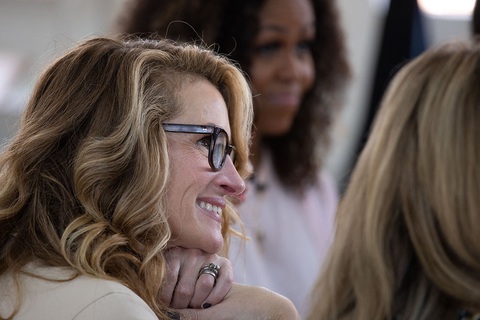 Bà Obama, Ngô Thanh Vân, Julia Roberts... cười hết cỡ ở Long An - Ảnh 13. Bà Obama, Ngô Thanh Vân, Julia Roberts... cười hết cỡ ở Long An - Ảnh 13.