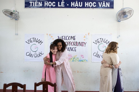 Bà Obama, Ngô Thanh Vân, Julia Roberts... cười hết cỡ ở Long An - Ảnh 12. Bà Obama, Ngô Thanh Vân, Julia Roberts... cười hết cỡ ở Long An - Ảnh 12.