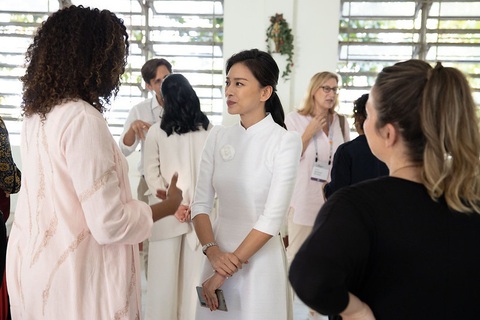 Bà Obama, Ngô Thanh Vân, Julia Roberts... cười hết cỡ ở Long An - Ảnh 14. Bà Obama, Ngô Thanh Vân, Julia Roberts... cười hết cỡ ở Long An - Ảnh 14.