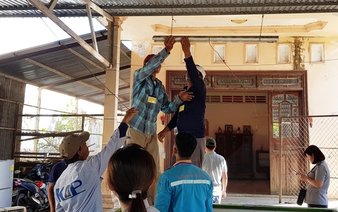Đứa em tật nguyền về nhà sau 7 năm bị anh chị ruột kiện đuổi đi - Ảnh 2. Đứa em tật nguyền về nhà sau 7 năm bị anh chị ruột kiện đuổi đi - Ảnh 2.
