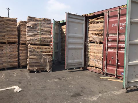 Khám xét 25 container gỗ xuất khẩu nghi gian lận thuế tại cảng Cát Lái - Ảnh 2. Khám xét 25 container gỗ xuất khẩu nghi gian lận thuế tại cảng Cát Lái - Ảnh 2.