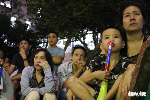 Tạm quên những cơn đau, bệnh nhi ung thư vỡ òa khi Văn Hậu ghi bàn - Ảnh 9. Tạm quên những cơn đau, bệnh nhi ung thư vỡ òa khi Văn Hậu ghi bàn - Ảnh 9.