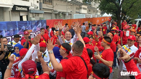 CĐV Việt Nam và Indonesia: Ai cổ vũ sung hơn trước trận chung kết? - Ảnh 2. CĐV Việt Nam và Indonesia: Ai cổ vũ sung hơn trước trận chung kết? - Ảnh 2.