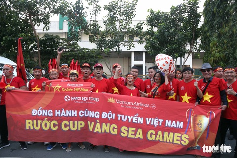CĐV Việt Nam và Indonesia: Ai cổ vũ sung hơn trước trận chung kết? - Ảnh 7. CĐV Việt Nam và Indonesia: Ai cổ vũ sung hơn trước trận chung kết? - Ảnh 7.