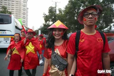 CĐV Việt Nam và Indonesia: Ai cổ vũ sung hơn trước trận chung kết? - Ảnh 6. CĐV Việt Nam và Indonesia: Ai cổ vũ sung hơn trước trận chung kết? - Ảnh 6.