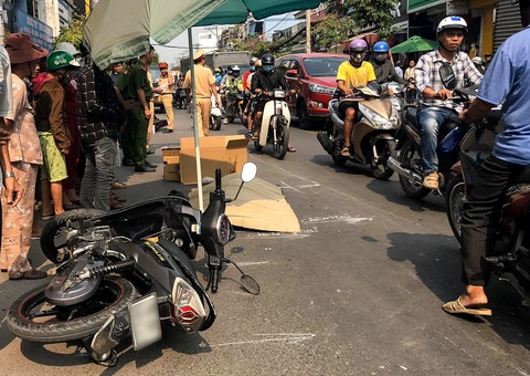 Chạy xe máy tốc độ cao, nam thanh niên tử vong sau khi tông trúng 2 xe máy - Ảnh 1. Chạy xe máy tốc độ cao, nam thanh niên tử vong sau khi tông trúng 2 xe máy - Ảnh 1.