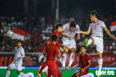 Đoàn Văn Hậu: Hai bàn thắng vàng và đầu gối rớm máu - Ảnh 1. Đoàn Văn Hậu: Hai bàn thắng vàng và đầu gối rớm máu - Ảnh 1.
