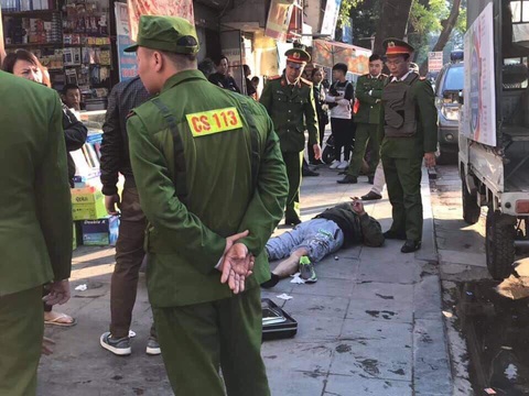 Dùng súng tự chế định bắn bạn nhưng bị đánh lại gãy chân - Ảnh 1. Dùng súng tự chế định bắn bạn nhưng bị đánh lại gãy chân - Ảnh 1.