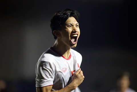 Văn Hậu: Tôi đã đến xin lỗi Evan Dimas. Tôi nói tôi xin lỗi anh ấy rất nhiều - Ảnh 2. Văn Hậu: Tôi đã đến xin lỗi Evan Dimas. Tôi nói tôi xin lỗi anh ấy rất nhiều - Ảnh 2.