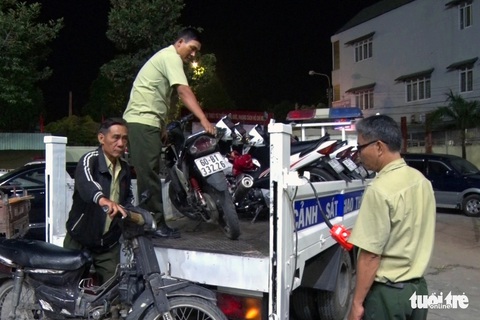 Hơn 250 xe đi ‘bão’ lạng lách, nẹt pô… bị tạm giữ, trụ sở công an chật kín xe vi phạm - Ảnh 4. Hơn 250 xe đi ‘bão’ lạng lách, nẹt pô… bị tạm giữ, trụ sở công an chật kín xe vi phạm - Ảnh 4.
