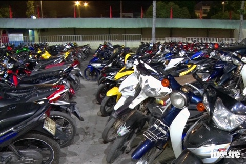 Hơn 250 xe đi ‘bão’ lạng lách, nẹt pô… bị tạm giữ, trụ sở công an chật kín xe vi phạm - Ảnh 3. Hơn 250 xe đi ‘bão’ lạng lách, nẹt pô… bị tạm giữ, trụ sở công an chật kín xe vi phạm - Ảnh 3.