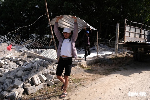 Đà Nẵng phá dỡ nhiều công trình tạm bợ trái phép nghi đón đền bù giải tỏa - Ảnh 1. Đà Nẵng phá dỡ nhiều công trình tạm bợ trái phép nghi đón đền bù giải tỏa - Ảnh 1.