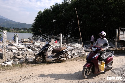 Đà Nẵng phá dỡ nhiều công trình tạm bợ trái phép nghi đón đền bù giải tỏa - Ảnh 3. Đà Nẵng phá dỡ nhiều công trình tạm bợ trái phép nghi đón đền bù giải tỏa - Ảnh 3.