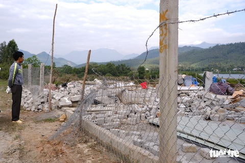Đà Nẵng phá dỡ nhiều công trình tạm bợ trái phép nghi đón đền bù giải tỏa - Ảnh 6. Đà Nẵng phá dỡ nhiều công trình tạm bợ trái phép nghi đón đền bù giải tỏa - Ảnh 6.