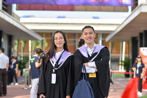 Chàng sinh viên mở hai công ty để… học - Ảnh 1. Chàng sinh viên mở hai công ty để… học - Ảnh 1.