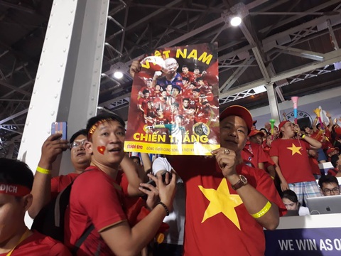 Nước mắt hạnh phúc trên sân Rizal Memorial - Ảnh 1.