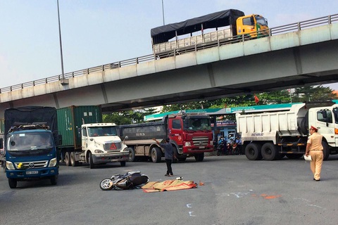 Xe ben lại cán chết người tại điểm đen ngã tư Vũng Tàu - Ảnh 2. Xe ben lại cán chết người tại điểm đen ngã tư Vũng Tàu - Ảnh 2.