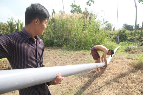 Miền Tây xâm nhập mặn bất thường, làng hoa Tết lo ngay ngáy - Ảnh 1. Miền Tây xâm nhập mặn bất thường, làng hoa Tết lo ngay ngáy - Ảnh 1.