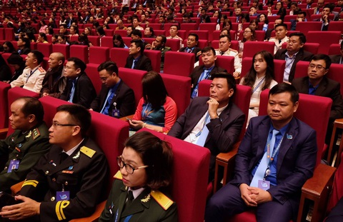 Thủ tướng Nguyễn Xuân Phúc: Sau chiến thắng bóng đá là ý chí cả dân tộc - Ảnh 2. Thủ tướng Nguyễn Xuân Phúc: Sau chiến thắng bóng đá là ý chí cả dân tộc - Ảnh 2.