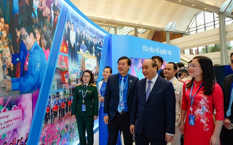 Thủ tướng Nguyễn Xuân Phúc: Thanh niên hãy luôn đi đầu dựng xây đất nước! - Ảnh 1. Thủ tướng Nguyễn Xuân Phúc: Thanh niên hãy luôn đi đầu dựng xây đất nước! - Ảnh 1.