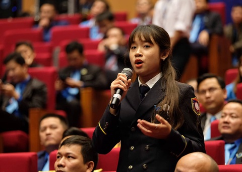 Thủ tướng Nguyễn Xuân Phúc: Sau chiến thắng bóng đá là ý chí cả dân tộc - Ảnh 6. Thủ tướng Nguyễn Xuân Phúc: Sau chiến thắng bóng đá là ý chí cả dân tộc - Ảnh 6.