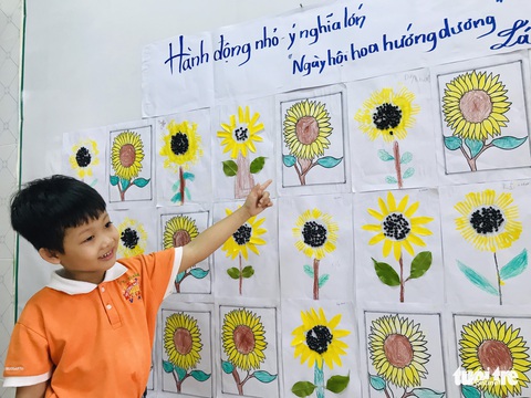 Học sinh mầm non làm hoa hướng dương tặng bệnh nhi ung thư - Ảnh 6. Học sinh mầm non làm hoa hướng dương tặng bệnh nhi ung thư - Ảnh 6.