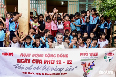 Cô giáo hỏi ai chưa từng ăn phở, tất cả các con đều giơ tay - Ảnh 14. Cô giáo hỏi ai chưa từng ăn phở, tất cả các con đều giơ tay - Ảnh 14.