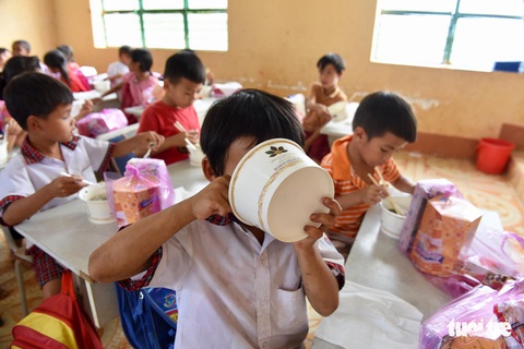 Cô giáo hỏi ai chưa từng ăn phở, tất cả các con đều giơ tay - Ảnh 5. Cô giáo hỏi ai chưa từng ăn phở, tất cả các con đều giơ tay - Ảnh 5.