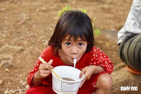 Cô giáo hỏi ai chưa từng ăn phở, tất cả các con đều giơ tay - Ảnh 9. Cô giáo hỏi ai chưa từng ăn phở, tất cả các con đều giơ tay - Ảnh 9.