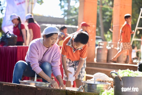 Nhịn ăn sáng háo hức chờ thưởng thức phở ngon - Ảnh 6.