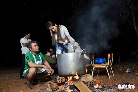 Nhóm lửa đêm trăng, sẵn sàng 1.000 tô phở cho Ngày của Phở 12-12 - Ảnh 1. Nhóm lửa đêm trăng, sẵn sàng 1.000 tô phở cho Ngày của Phở 12-12 - Ảnh 1.