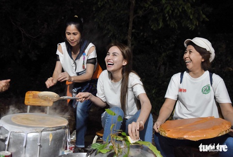Nhóm lửa đêm trăng, sẵn sàng 1.000 tô phở cho Ngày của Phở 12-12 - Ảnh 3. Nhóm lửa đêm trăng, sẵn sàng 1.000 tô phở cho Ngày của Phở 12-12 - Ảnh 3.
