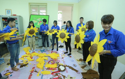 Hoa hướng dương khổng lồ giữa mùa đông Hà Nội - Ảnh 10. Hoa hướng dương khổng lồ giữa mùa đông Hà Nội - Ảnh 10.