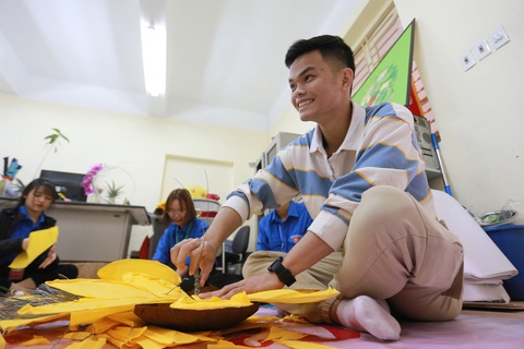Hoa hướng dương khổng lồ giữa mùa đông Hà Nội - Ảnh 7. Hoa hướng dương khổng lồ giữa mùa đông Hà Nội - Ảnh 7.