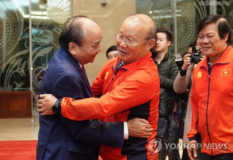 Yonhap phỏng vấn độc quyền, ông Park lộ kế hoạch cho bóng đá Việt - Ảnh 1. Yonhap phỏng vấn độc quyền, ông Park lộ kế hoạch cho bóng đá Việt - Ảnh 1.