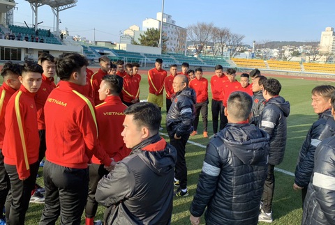 U23 tập nhẹ buổi đầu tiên ở Hàn Quốc - Ảnh 1. U23 tập nhẹ buổi đầu tiên ở Hàn Quốc - Ảnh 1.