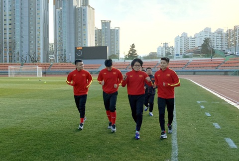 U23 tập nhẹ buổi đầu tiên ở Hàn Quốc - Ảnh 2. U23 tập nhẹ buổi đầu tiên ở Hàn Quốc - Ảnh 2.