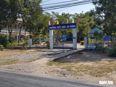 Học sinh lớp 4 chê thầy đánh như gãi ngứa, thầy đánh cho bầm mông - Ảnh 2. Học sinh lớp 4 chê thầy đánh như gãi ngứa, thầy đánh cho bầm mông - Ảnh 2.