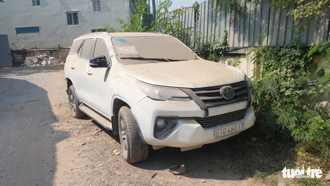 Xe Fortuner ‘vô chủ’ trong đất quân đội, địa chỉ đăng ký xe là nhà cụ Vương Hồng Sển - Ảnh 6. Xe Fortuner ‘vô chủ’ trong đất quân đội, địa chỉ đăng ký xe là nhà cụ Vương Hồng Sển - Ảnh 6.